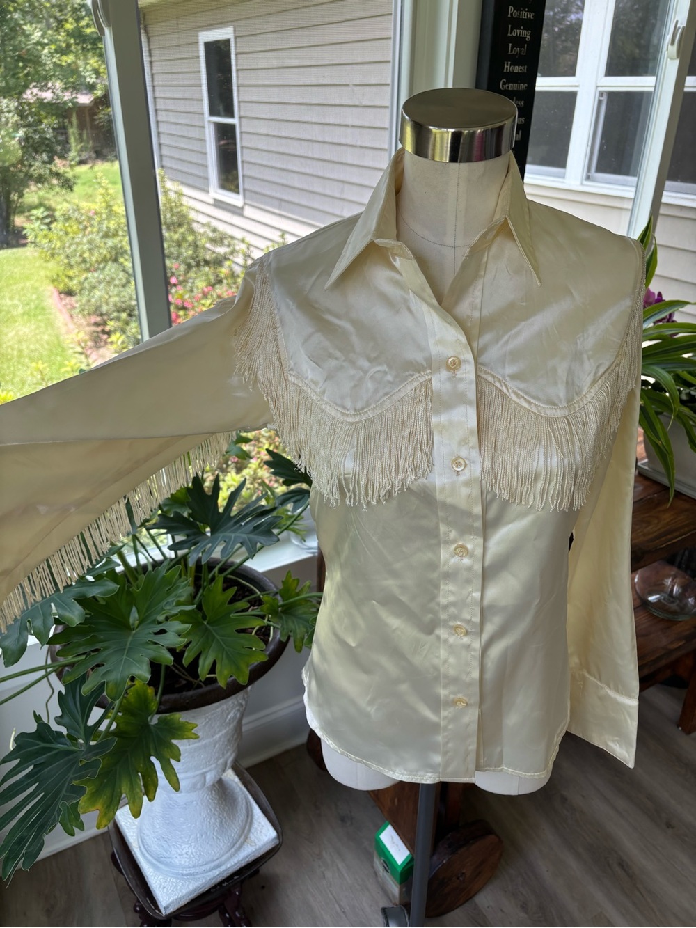Vintage 70’s Women's Cream Fringe Western Button-Up Shirt